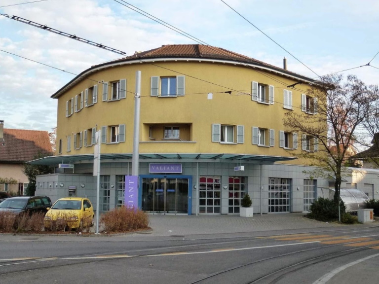 Eingang Bankgebäude